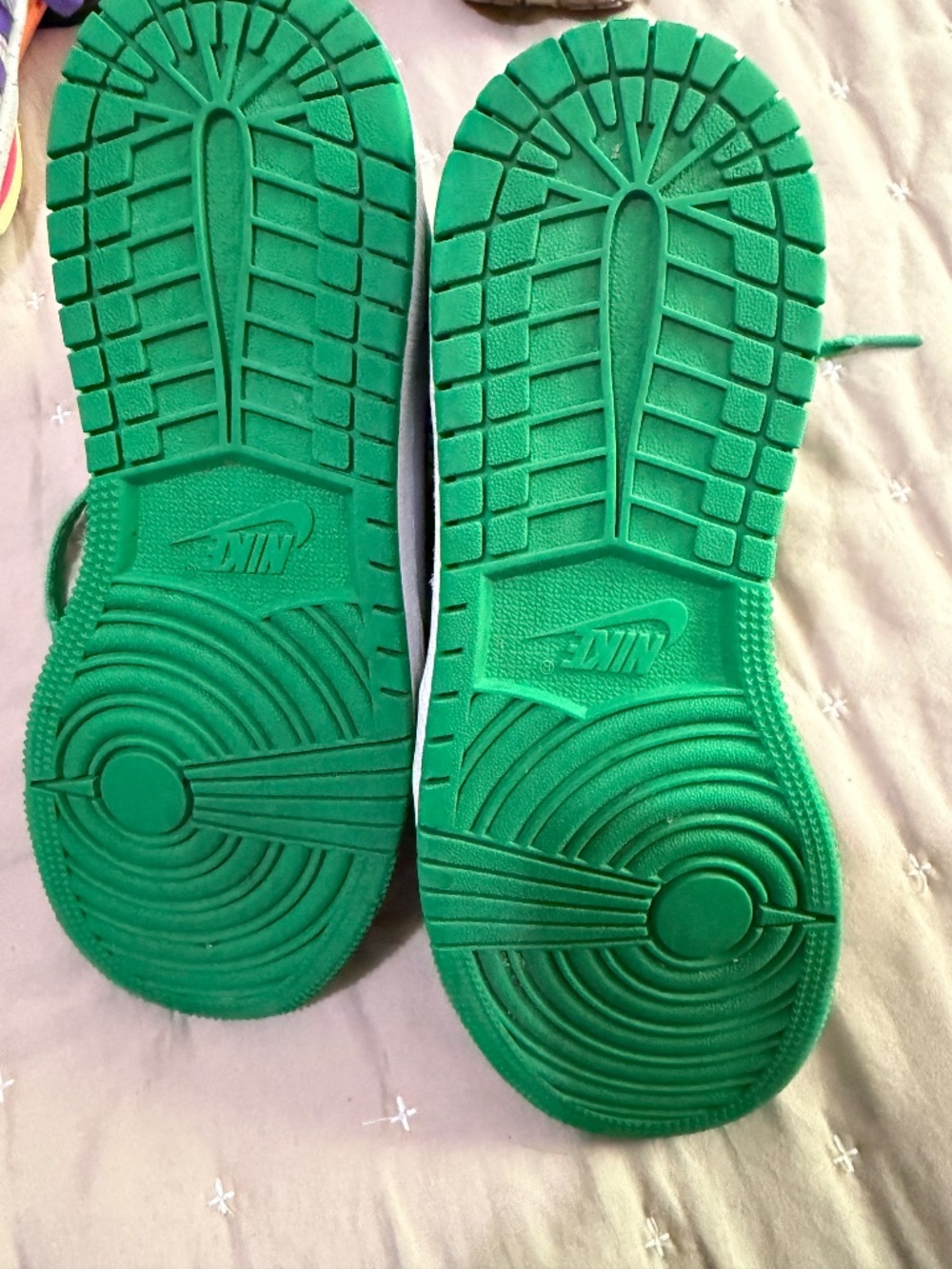 Air Jordan - Picture 2 of 2